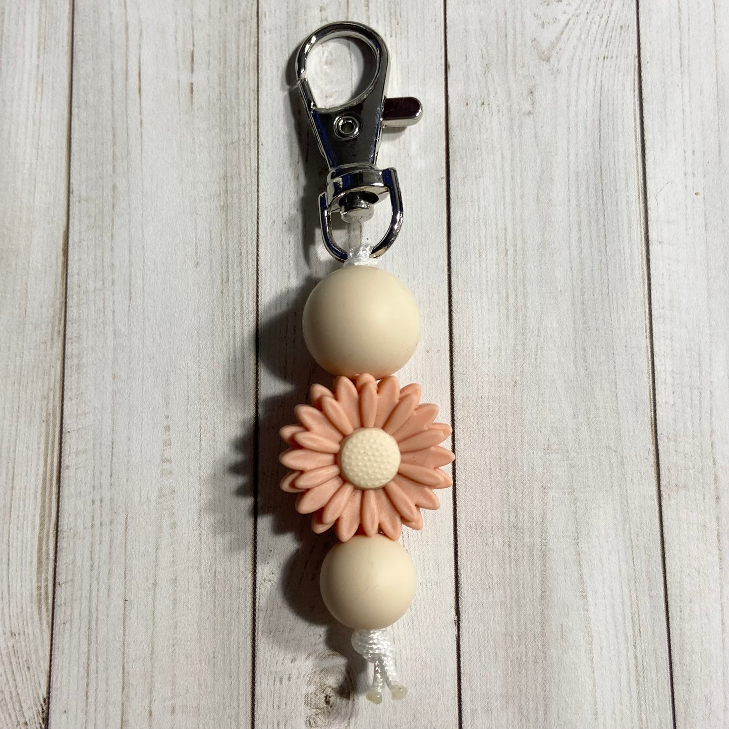 Daisy Zipper Pull