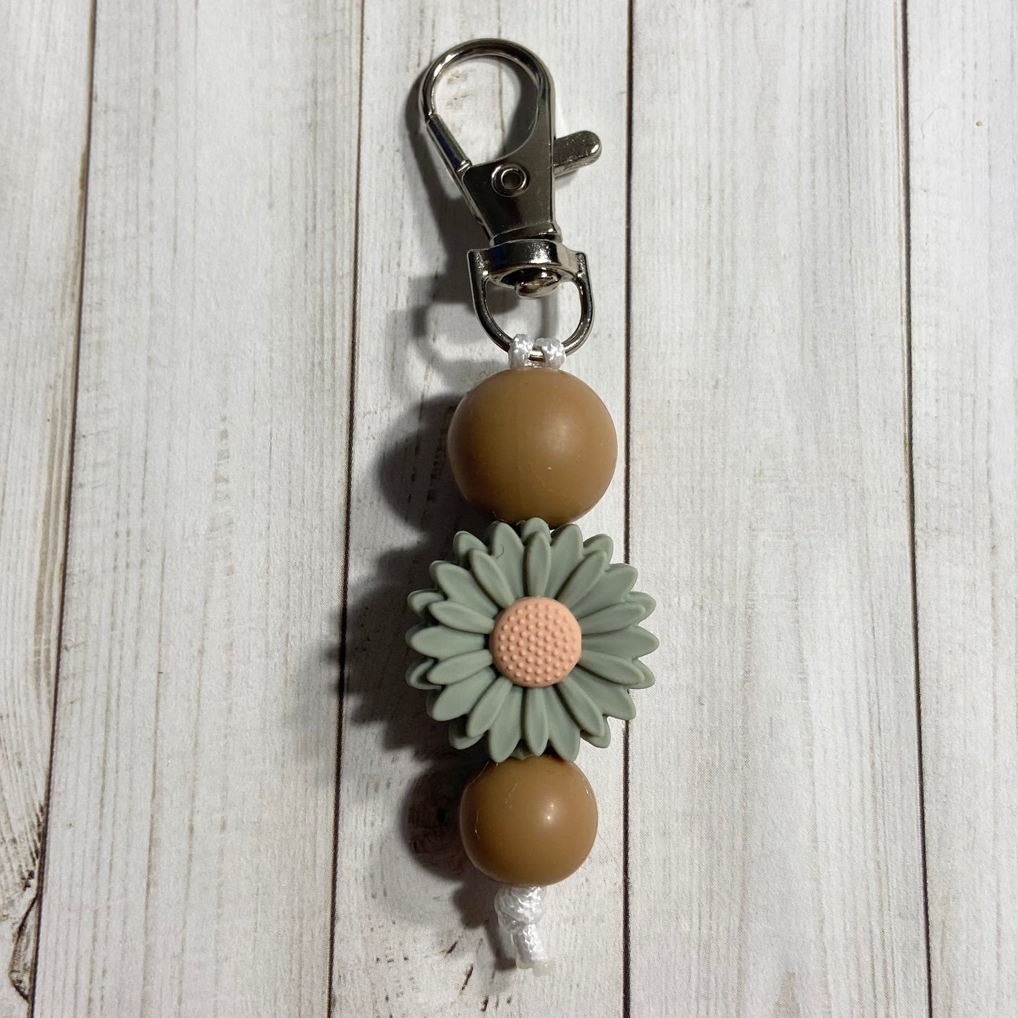 Daisy Zipper Pull