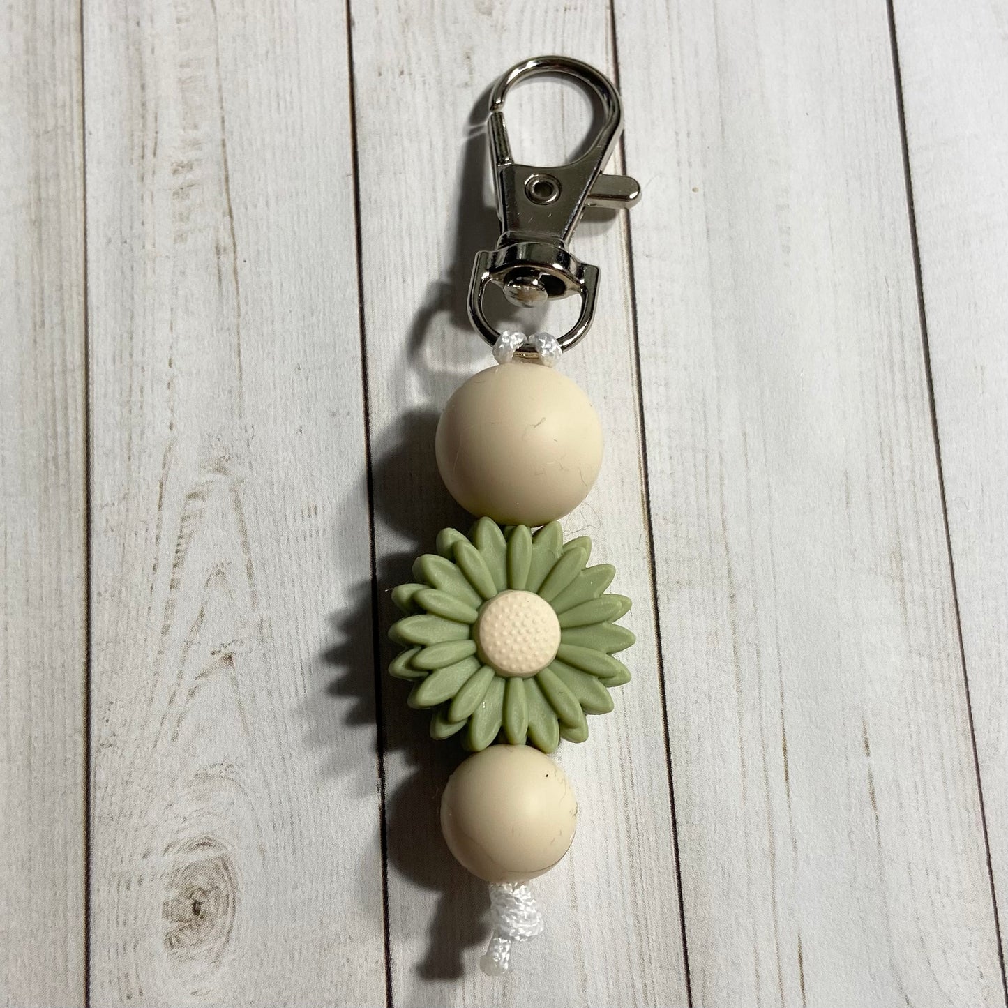 Daisy Zipper Pull