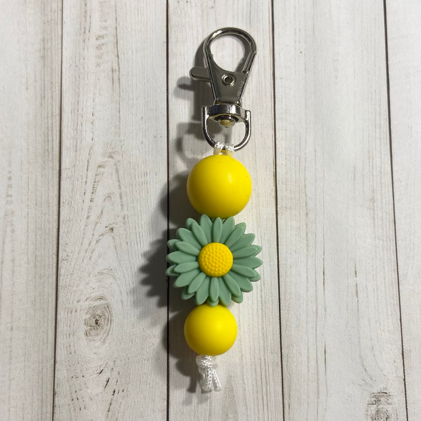 Daisy Zipper Pull