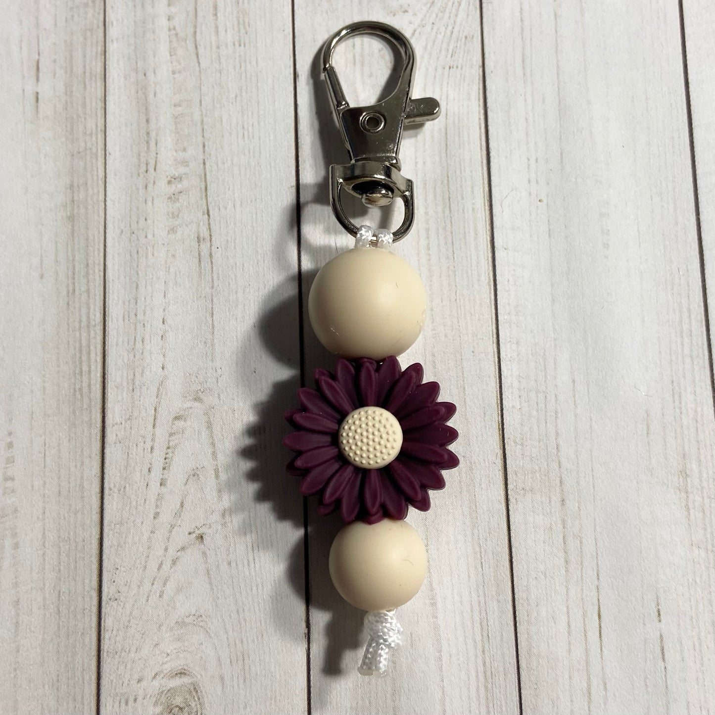 Daisy Zipper Pull