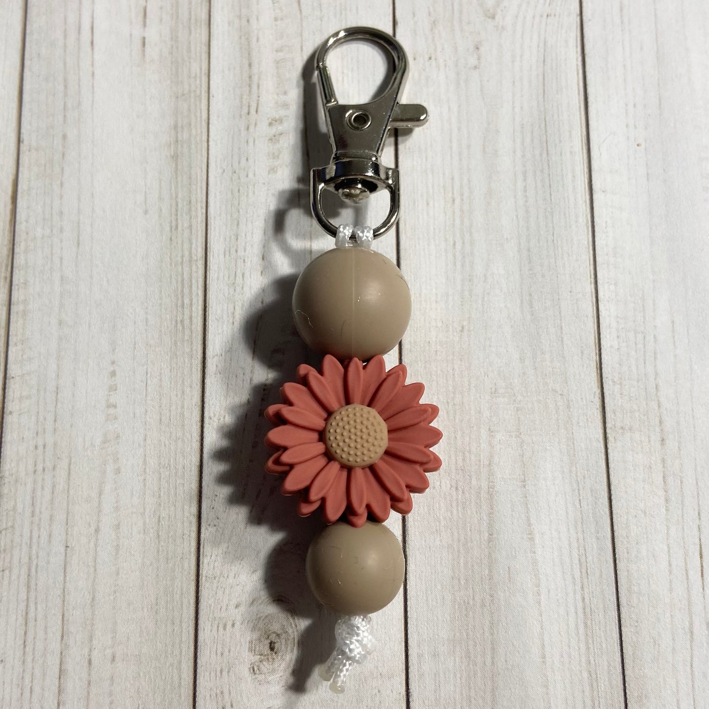 Daisy Zipper Pull