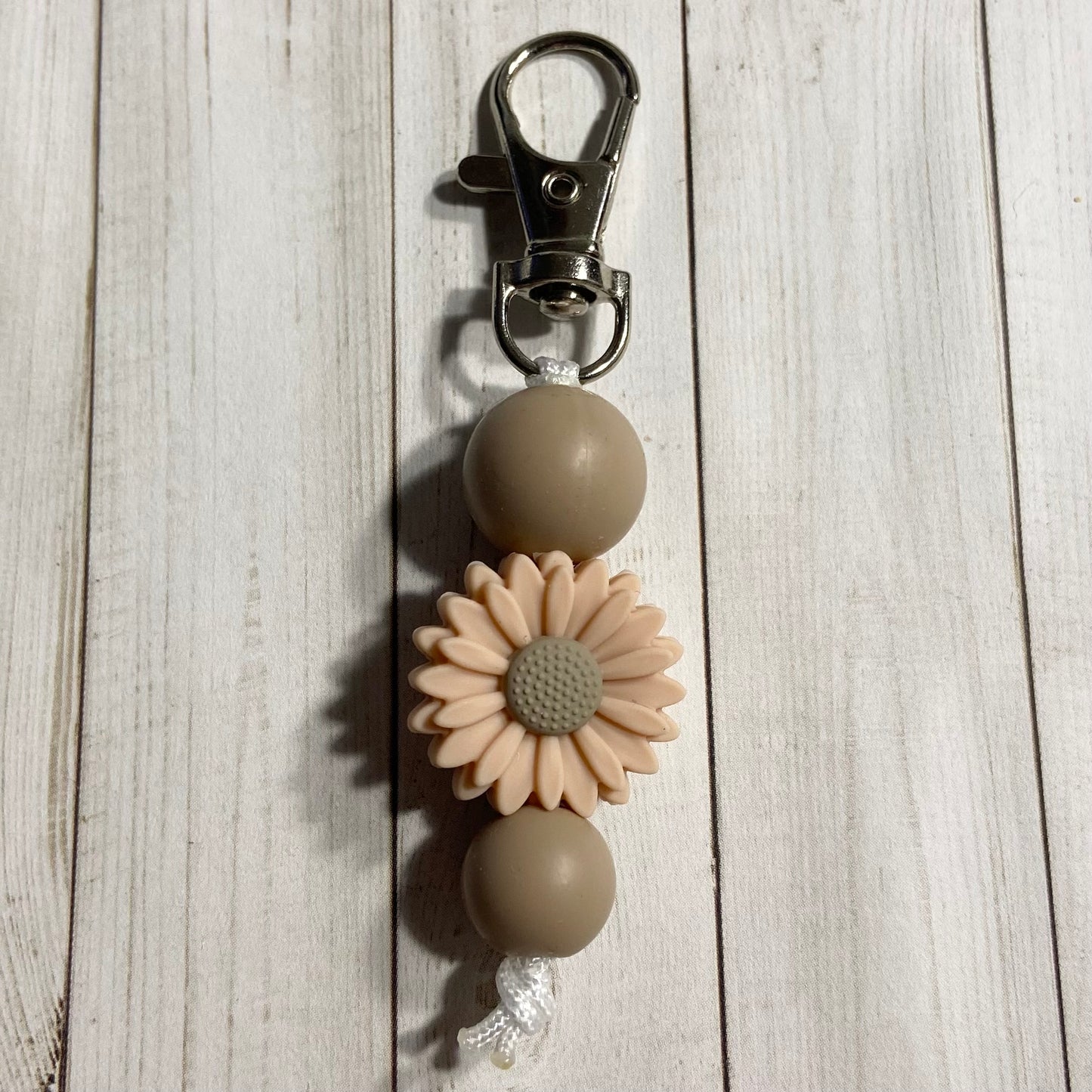 Daisy Zipper Pull